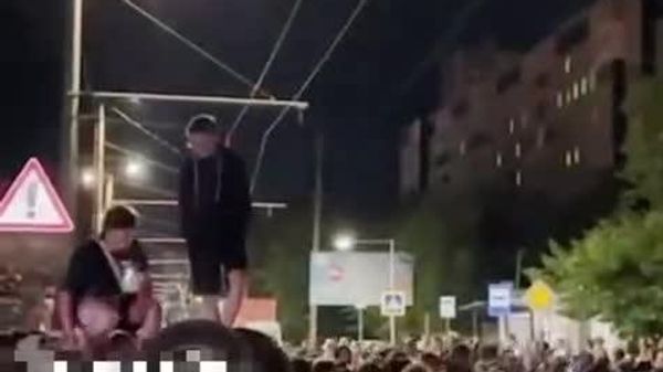 В украинском Львове начался масштабный бунт против ТЦК из-за насильственной мобилизации - Sputnik Таджикистан