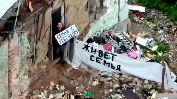 Вас будет вести птичка: как эвакуируют жителей из Константиновки (видео) - Sputnik Тоҷикистон