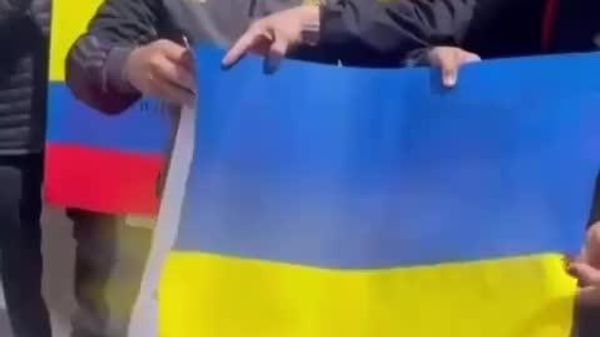 Колумбиягиҳо аз мақомот талаб мекунанд, ки ҷалби сарбозонро ба Қувваҳои Мусаллаҳи Украина қатъ кунанд - Sputnik Тоҷикистон