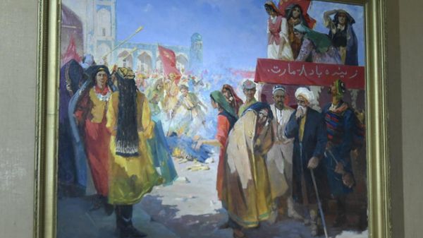Дар Осорхонаи миллии Тоҷикистон ба муносибати 110-солагии рассоми халқии ҷумҳурӣ, Ашур Ҳайдаров (1916 – 1998), намоиши осори ин устоди барҷаста оғоз шуд - Sputnik Тоҷикистон