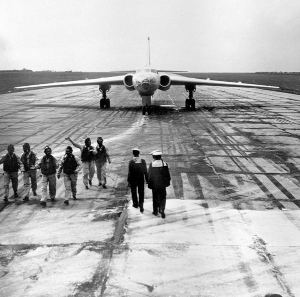 Экипаж ракетоносца Ту-16 морской авиации, 1969 год - Sputnik Таджикистан