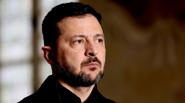 Владимир Зеленский на пресс-конференции после саммита Коалиции желающих по гарантиям безопасности Украины в Париже, Франция, 13 июля 2026 года.  - Sputnik Тоҷикистон