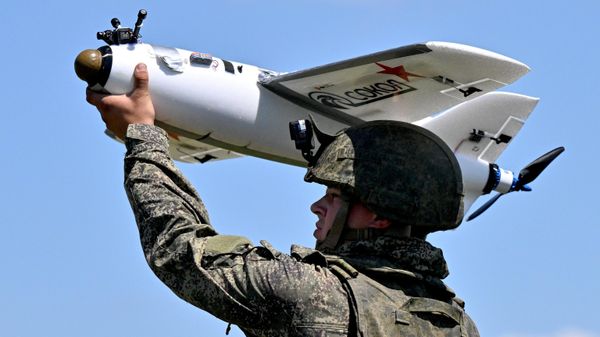 Боевая работа операторов войск беспилотных систем. - Sputnik Таджикистан