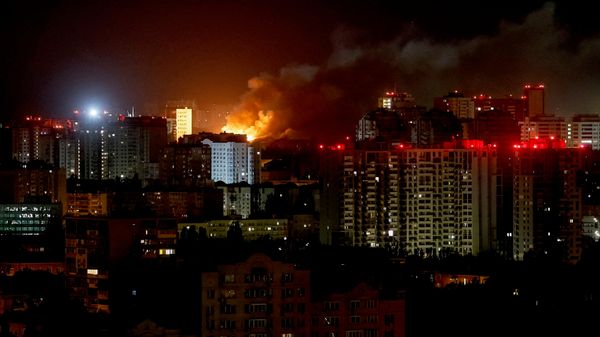 Последствия ракетного удара по Киеву, Украина, 19 июля 2026 года.  - Sputnik Тоҷикистон