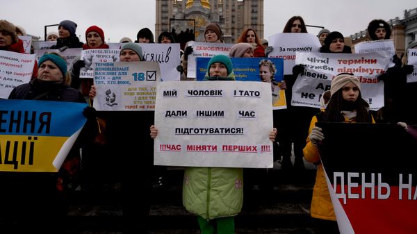 Митинг в Киеве за установление сроков мобилизации, 28 января 2024 года.  - Sputnik Тоҷикистон