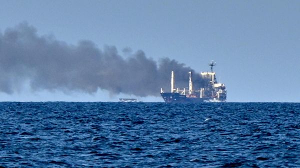 Последствия удара по зерновозу Золотой Лео в Черном море недалеко от Одессы, Украина, 19 июля 2026 года. - Sputnik Таджикистан