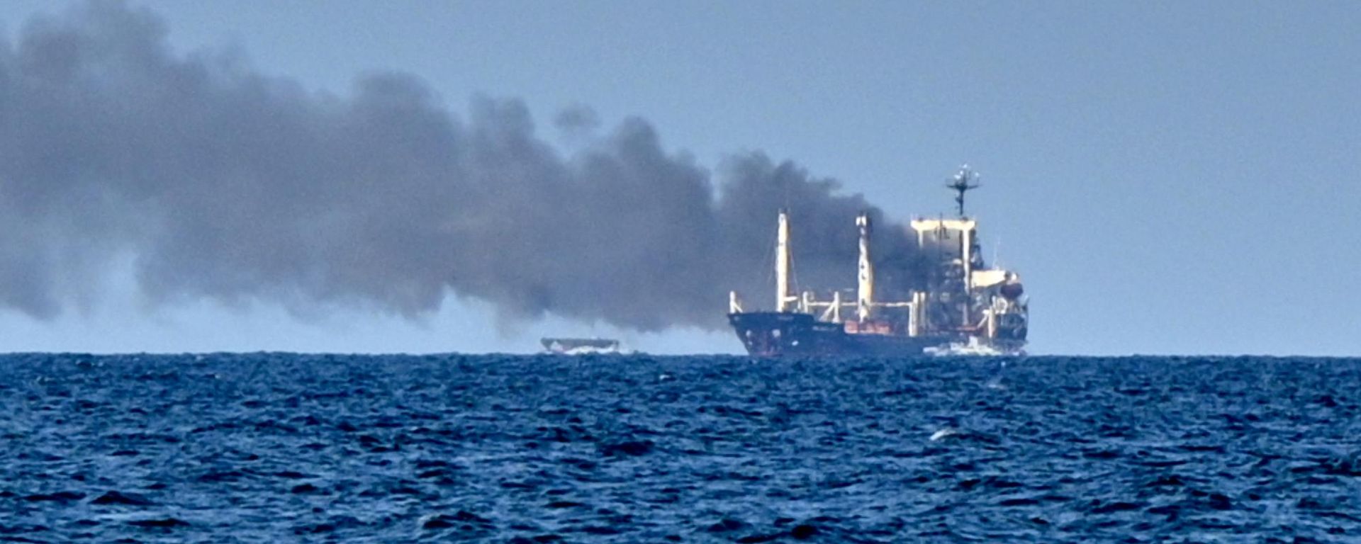 Последствия удара по зерновозу Золотой Лео в Черном море недалеко от Одессы, Украина, 19 июля 2026 года.  - Sputnik Тоҷикистон, 1920, 21.07.2026