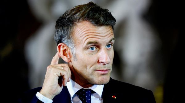 Президент Франции Эммануэль Макрон во время пресс-конференции в Брюле, Германия, 17 июля 2026 года.  - Sputnik Тоҷикистон