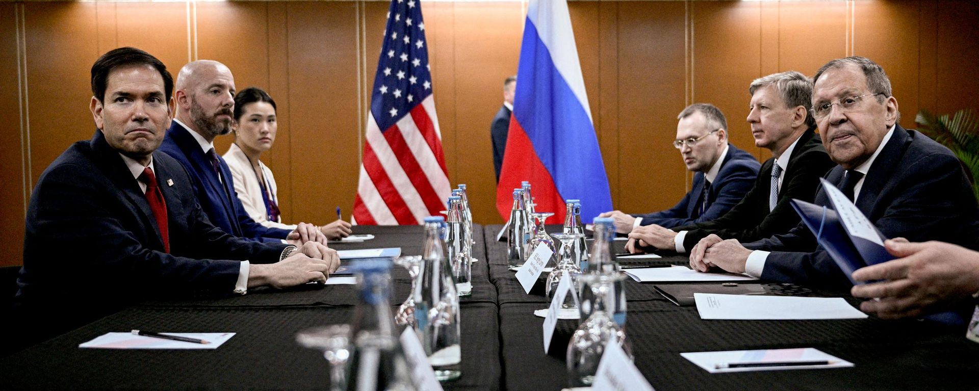 Встреча министра иностранных дел России Сергея Лаврова с госсекретарем США Марко Рубио на полях саммита министров иностранных дел стран Ассоциации государств Юго-Восточной Азии (АСЕАН) в Пасае, Манила, 23 июля 2026 года. - Sputnik Таджикистан, 1920, 23.07.2026