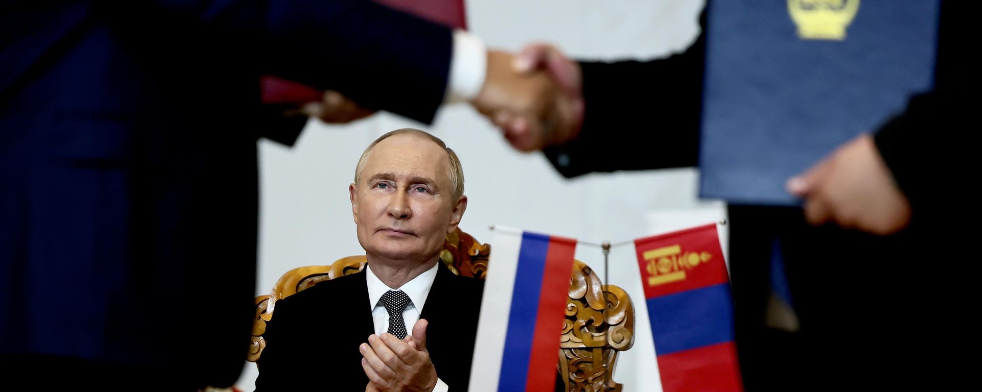 Президент РФ Владимир Путин на церемонии подписания российско-монгольских документов в Улан-Баторе. Президент РФ Владимир Путин на церемонии подписания российско-монгольских документов в Улан-Баторе. - Sputnik Таджикистан, 1920, 23.07.2026