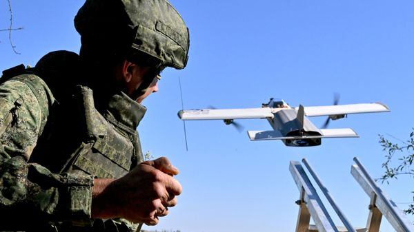 Боевая работа расчета БПЛА Молния-ПВО в зоне СВО.  - Sputnik Таджикистан