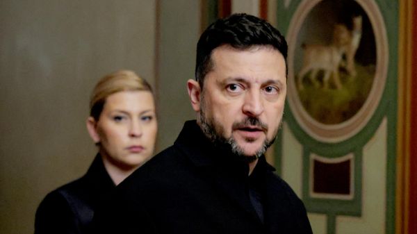 Владимир Зеленский прибывает на встречу с сенаторами США по законопроекту Линдси Грэма о введении санкций против России и Ирана в Капитолии США в Вашингтоне, округ Колумбия, 28 июля 2026 года. - Sputnik Тоҷикистон