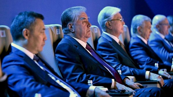 Раисҷумҳури Тоҷикистон дар маросими ифтитоҳи мусобиқаи байналмилалии Бозиҳои оянда-2026 дар Остона иштирок намуд - Sputnik Тоҷикистон