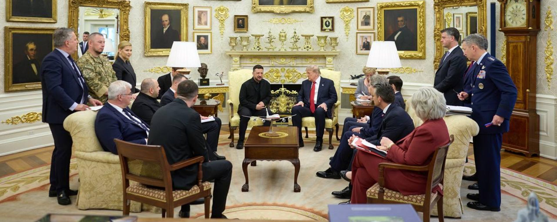 Встреча Владимира Зеленского с президентом США Дональдом Трампом.  - Sputnik Таджикистан, 1920, 29.07.2026