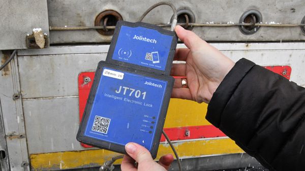 Навигационная пломба для отслеживания перемещения транзитного груза по территории страны. - Sputnik Тоҷикистон