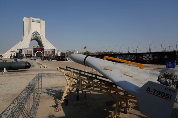 Иранские вооруженные силы демонстрируют беспилотник на временной выставке, Тегеран, Иран. - Sputnik Таджикистан