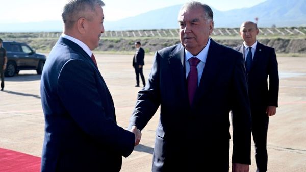 Сафари кории серӯзаи Эмомалӣ Раҳмон ба шаҳри Чолпон-Отаи Ҷумҳурии Қирғизистон анҷом ёфт - Sputnik Тоҷикистон