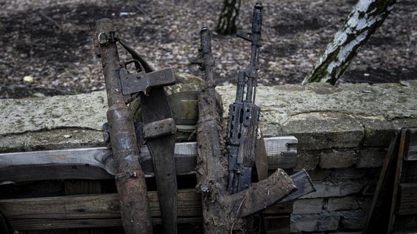 Оружие солдат ВСУ. Архивное фото - Sputnik Тоҷикистон