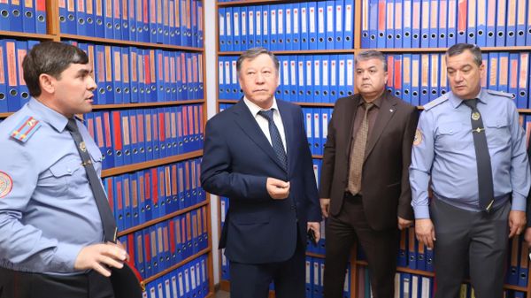 Министр внутренних дел Республики Таджикистан Рамазон Рахимзода посетил Национальное центральное бюро Интерпола Министерства внутренних дел. - Sputnik Таджикистан