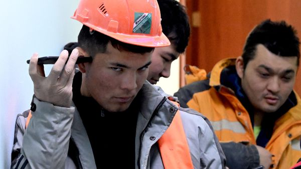 Рейд в Красноярске по выявлению незаконных мигрантов. - Sputnik Таджикистан