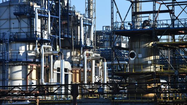 Московский нефтеперерабатывающий завод. Иллюстративное фото - Sputnik Таджикистан