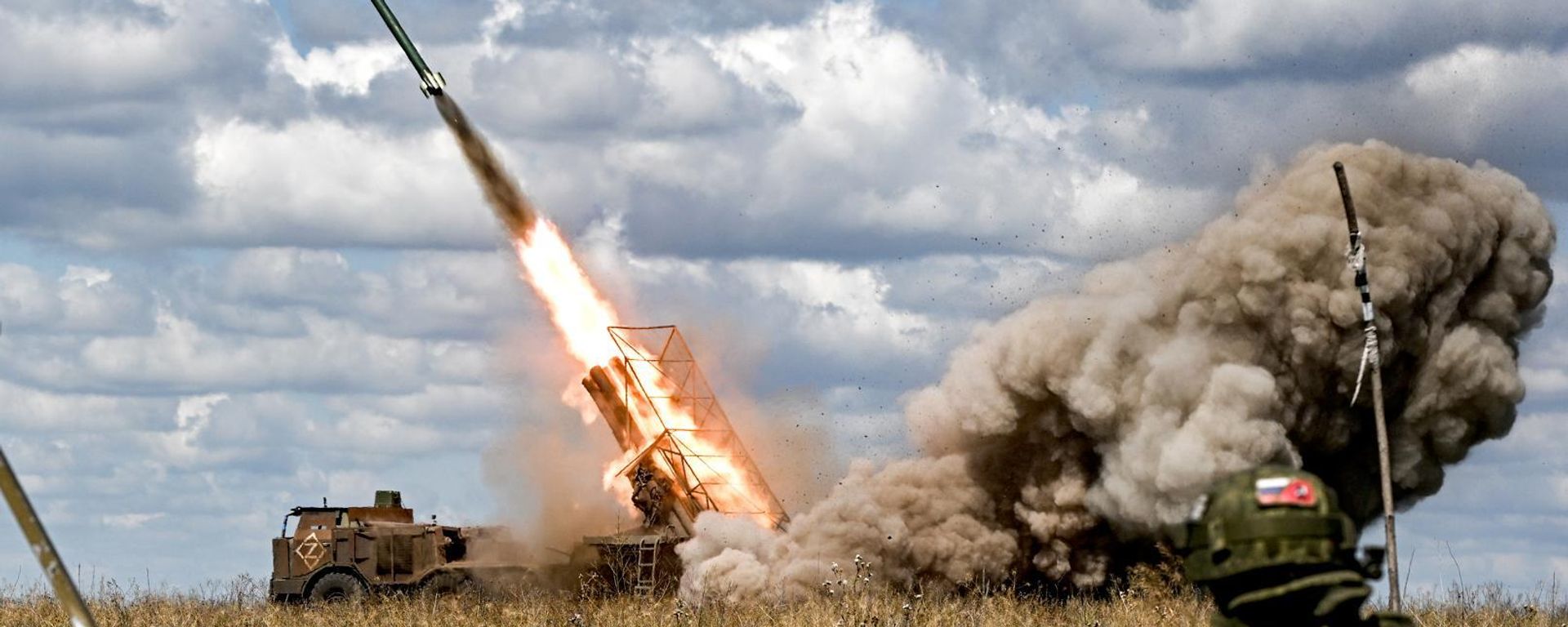 Боевая работа расчетов РСЗО. - Sputnik Тоҷикистон, 1920, 08.08.2026