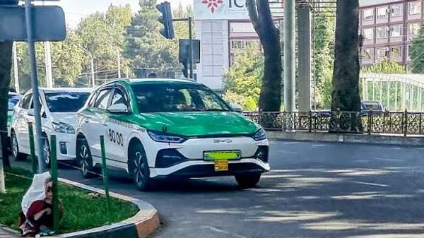Пулиси Душанбе аз ронандаи таксӣ даъват карда, ки бо мусофир хушмуомила бошанд - Sputnik Тоҷикистон
