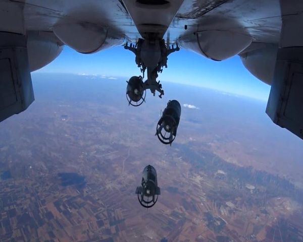 Сброс авиабомб на объекты Исламского государства в Сирии - Sputnik Таджикистан