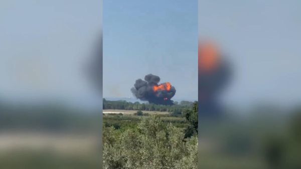 В турецком городе Ялова упал военный учебный самолет F-16  - Sputnik Тоҷикистон