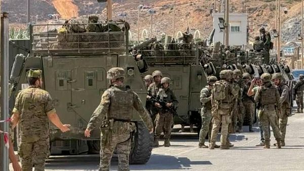 Вторая волна: испанскую Сеуту снова штурмуют тысячи нелегальных мигрантов из стран Северной Африки - Sputnik Таджикистан