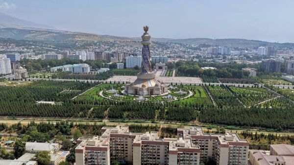 Вид на парк Истиклол в Душанбе. - Sputnik Тоҷикистон