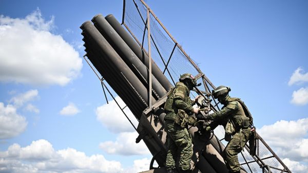 Боевая работа расчета Ураган. - Sputnik Тоҷикистон