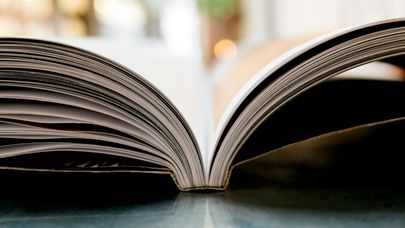 Раскрытая книга.