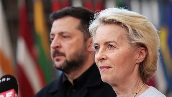 Президент Украины Владимир Зеленский и глава Еврокомиссии Урсула фон дер Ляйен. - Sputnik Тоҷикистон
