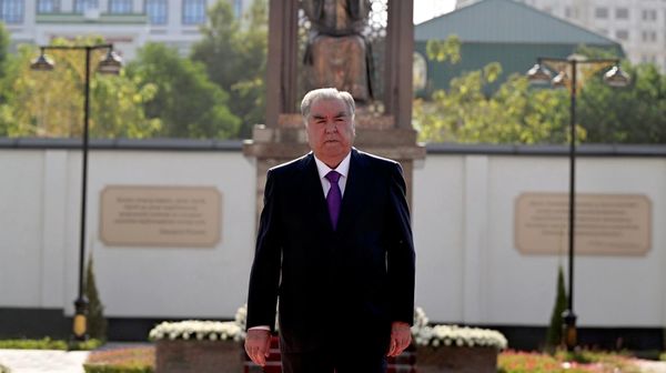 Рабочая поездка президента Республики Таджикистан Эмомали Рахмона в Гиссар.  - Sputnik Тоҷикистон