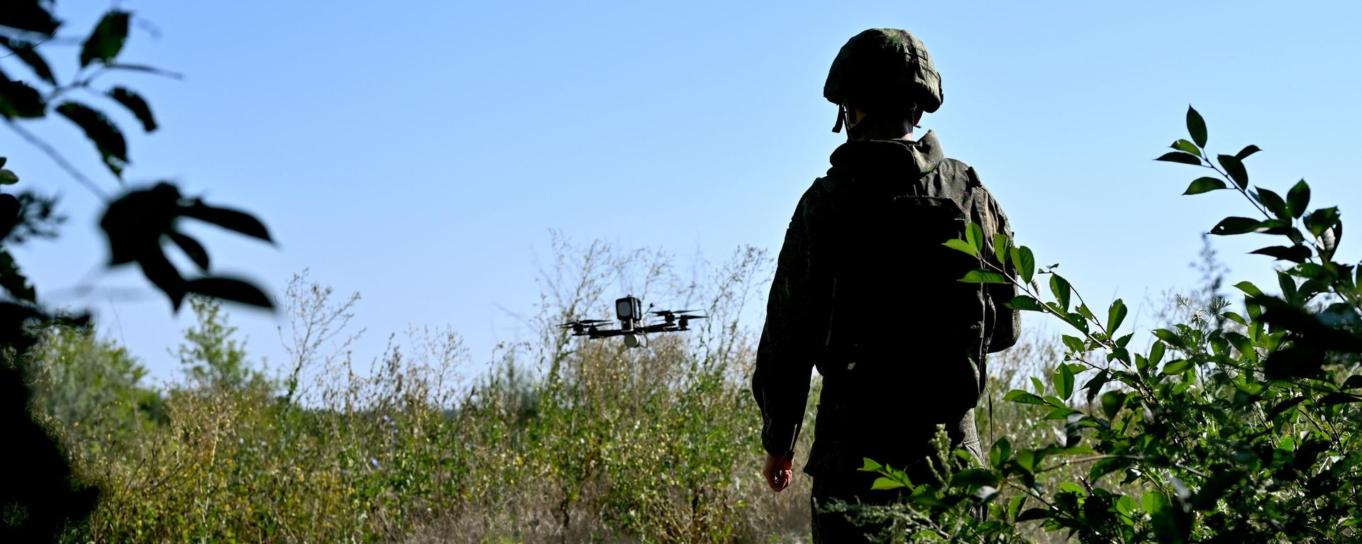 Боевая работа расчета БПЛА Жмиль-Ц группировки войск Центр на Добропольском направлении СВО.  - Sputnik Тоҷикистон, 1920, 10.08.2026