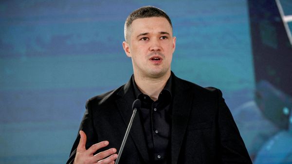 Министр обороны Украины Михаил Федоров выступает на пресс-конференции в Киеве, Украина, 1 июля 2026 года.  - Sputnik Тоҷикистон