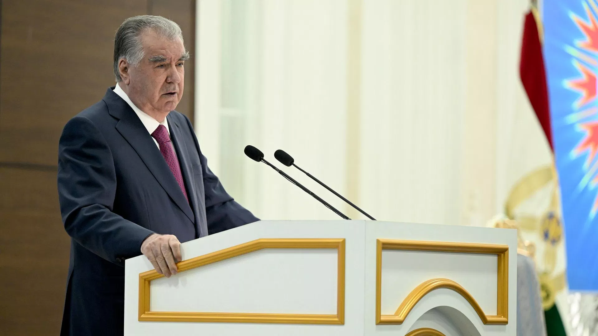Аз амнияти озуқаворӣ то рушди сайёҳӣ: Раҳмон дар маҷлиси ҳукумат чиро баррасӣ кард?