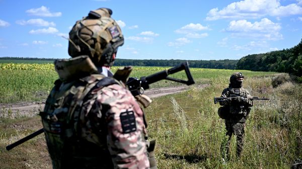 Боевая работа группы противодействия БПЛА спецназа Ахмат на Сумском направлении СВО.  - Sputnik Тоҷикистон