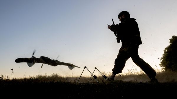 Боевая работа расчета БПЛА КВО спецназа Ахмат группировки войск Север на Сумском направлении СВО.  - Sputnik Тоҷикистон