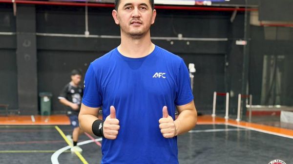 Довари футзали ФИФА аз Тоҷикистон Суҳроб Сатторов дар семинари доварони элитаи футзали Конфедератсияи футболи Осиё такмили малака кард - Sputnik Тоҷикистон