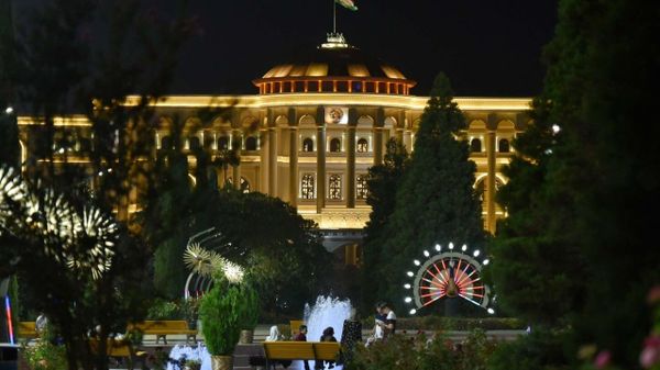 Душанбе бахшида ба 35-солагии Истиқлолияти давлатии Тоҷикистон намои идона гирифт - Sputnik Тоҷикистон