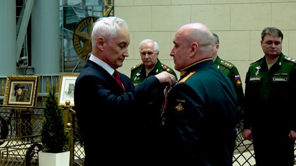 Белоусов награждает героев СВО медалями Золотая Звезда - Sputnik Таджикистан