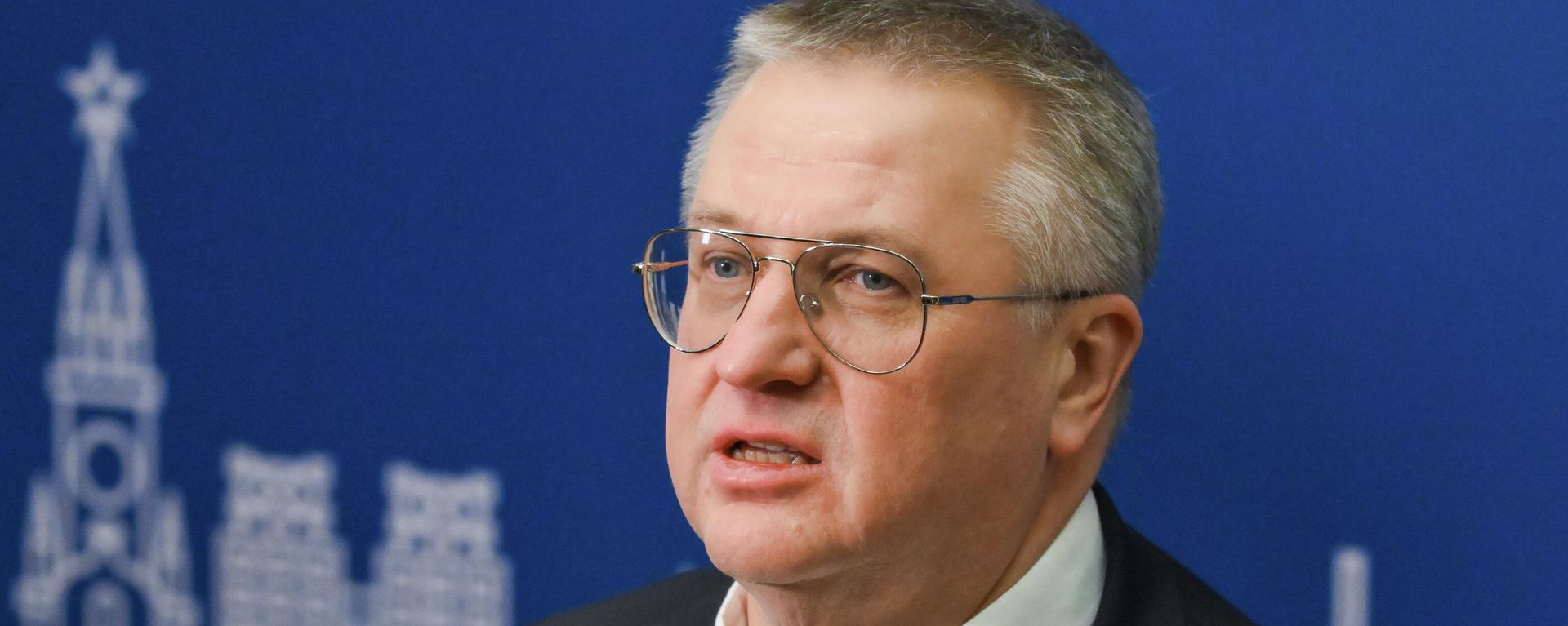 Заместитель председателя правительства РФ Алексей Оверчук - Sputnik Таджикистан, 1920, 30.08.2026