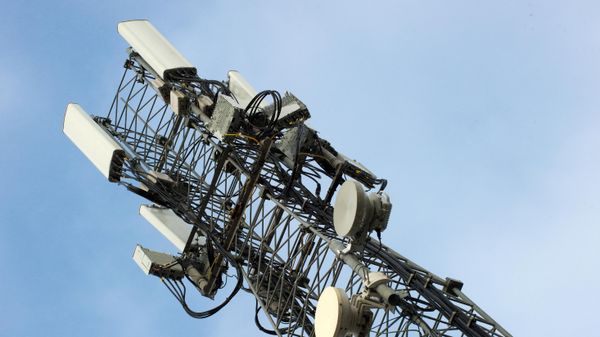Новая вышка мобильной связи стандарте LTE в Симферополе. Иллюстративное фото - Sputnik Тоҷикистон