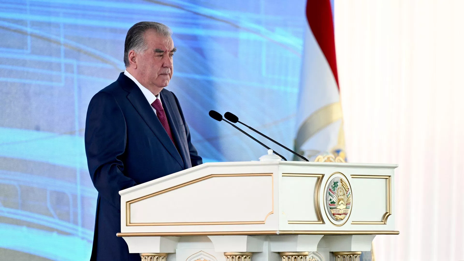 Раҳмон: давлат вақте тавоно мегардад, ки ҷавононаш соҳиби илму дониш бошанд