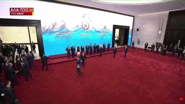 Раҳмон бо роҳбарони дигари кишварҳои узви СҲШ дар маросими аксбардорӣ иштирок кард - Sputnik Тоҷикистон