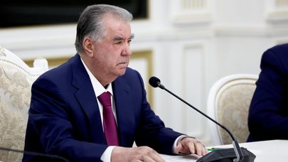 Президент Таджикистана Эмомали Рахмон во время встречи с президентом РФ Владимиром Путиным на полях саммита Шанхайской организации сотрудничества (ШОС) в Бишкеке.