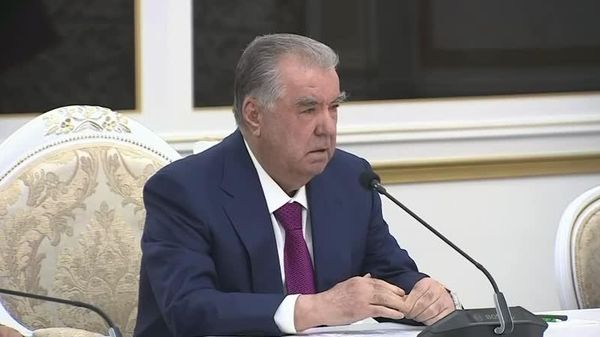 Путин аз Раҳмон барои дастгирии забони русӣ дар Тоҷикистон изҳори сипос кард - Sputnik Тоҷикистон