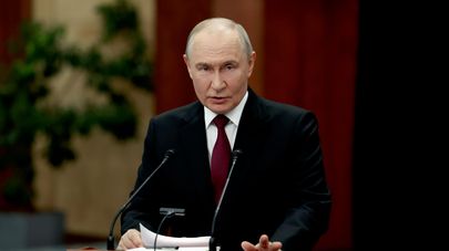 Президент РФ Владимир Путин во время подхода к прессе по итогам саммита Шанхайской организации сотрудничества (ШОС) в Бишкеке.